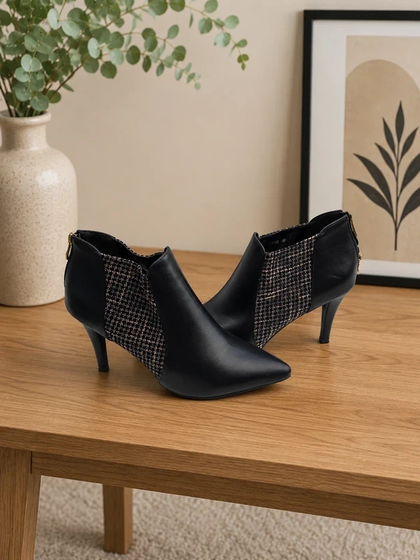 chaussures bottines a talon noir et beige 🌹40🌹